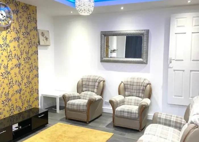 Comfy 2 Bedroom House Near Leeds City Centre