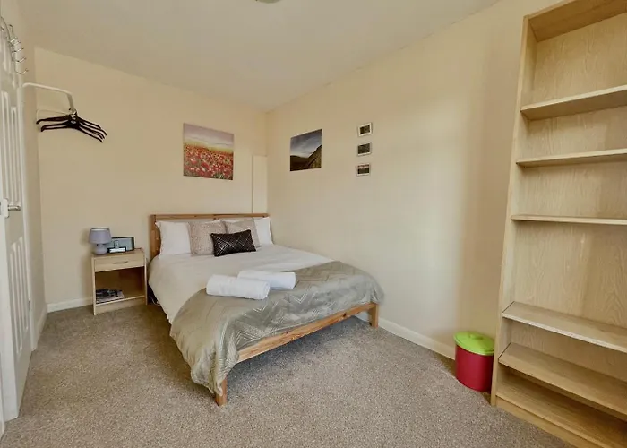 Guestready-Close To Leeds City, Spacious, Sleeps 6