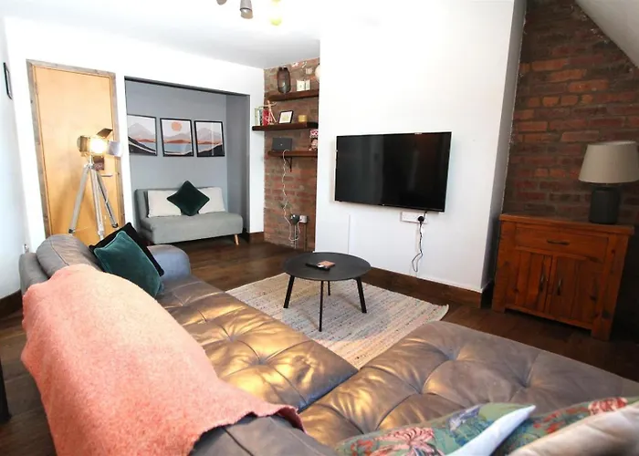Large New-York Style Penthouse Apartment In Leeds City Centre With Contactless Check In