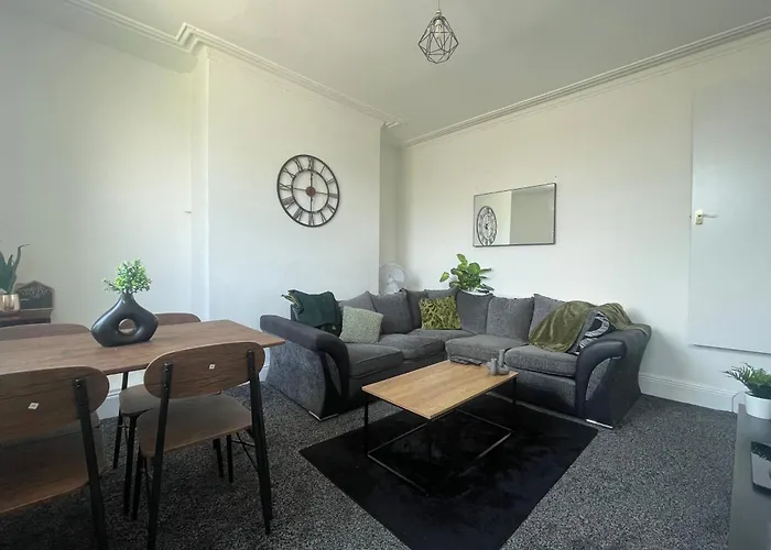 Entire Place In Leeds Sleeps 6