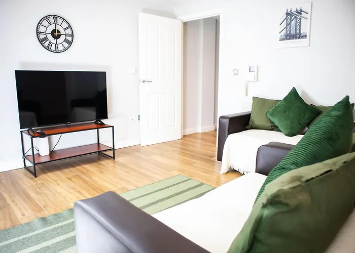 Central 2 Bed Flat - Leeds City Centre - For Relocatlors, Professionals, Long Stay Rates Available