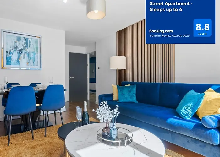 2 Bedroom Greek Street Apartment - Sleeps 6