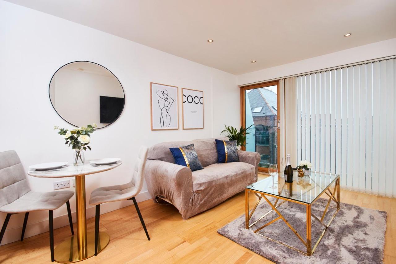 Deluxe City Centre Apt Balcony View& Free Parking! Apartment