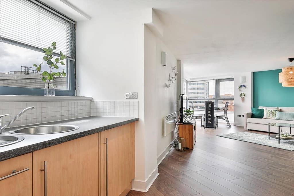 The Exclusive Gem Of Leeds - Sleeps 8 *