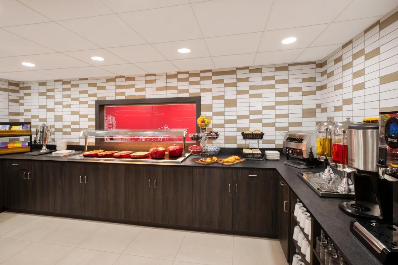 Ramada By Wyndham Leeds East Hotel