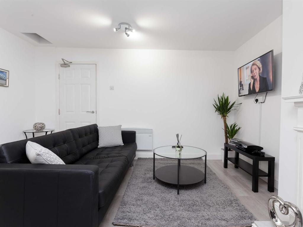 Live In Leeds Grange * Leeds (West Yorkshire)