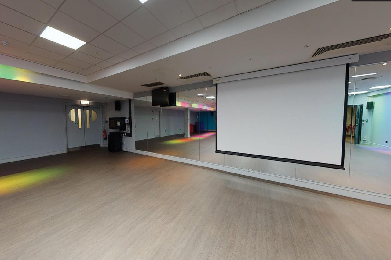 Village Leeds North Hotel Leeds (West Yorkshire)