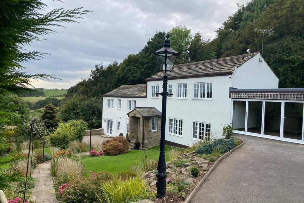 Coach House, 5.8 Acres With Hot Tub And Lake