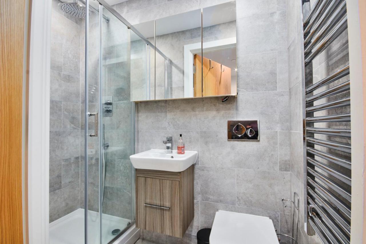 Large Duplex Penthouse - Parking * Leeds (West Yorkshire)