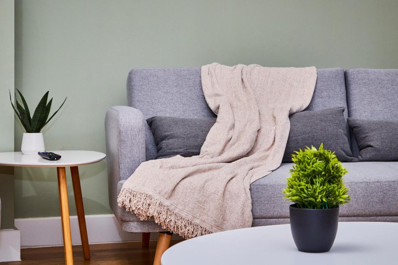 Large Duplex Penthouse - Parking * Leeds (West Yorkshire)