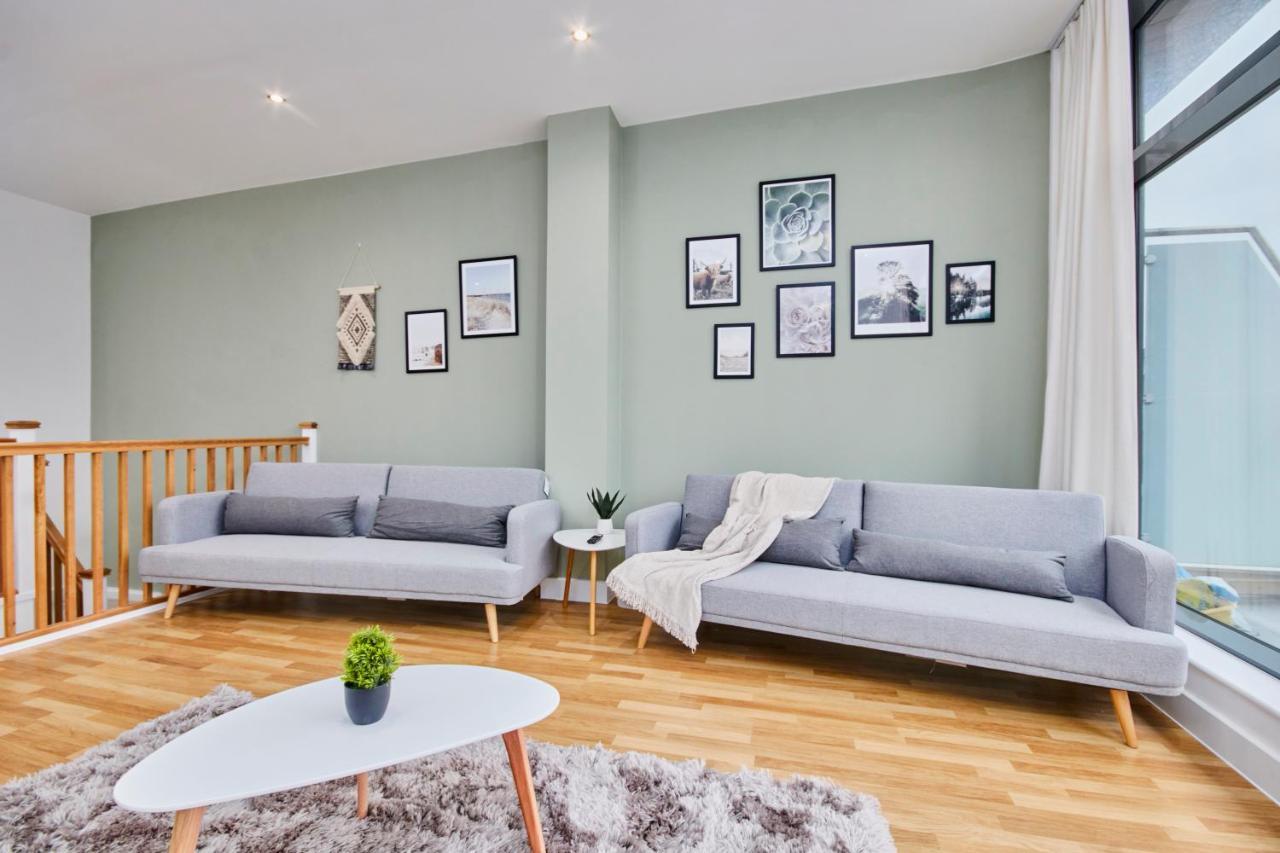 Large Duplex Penthouse - Parking Apartment