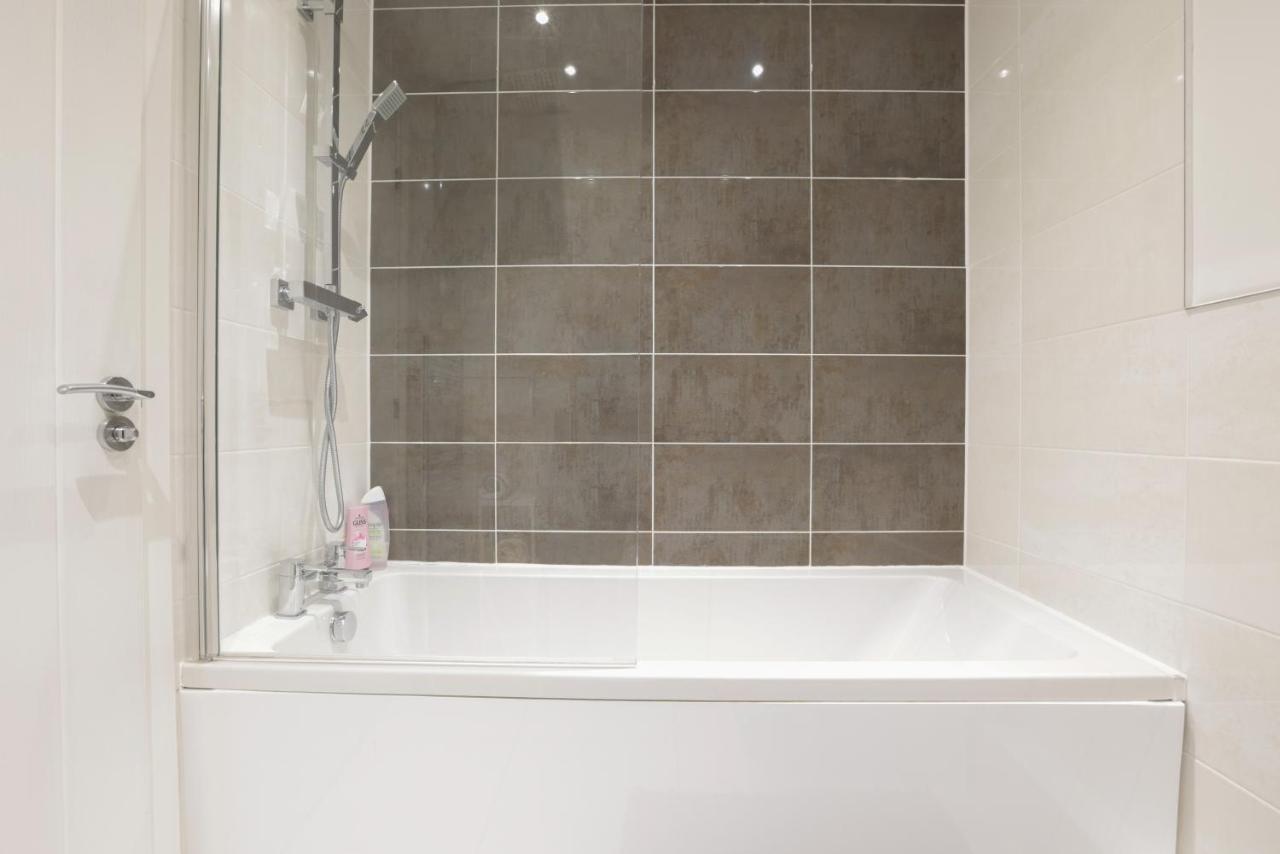 Southbank Leeds Apartment. New! With Free Parking * Leeds (West Yorkshire)