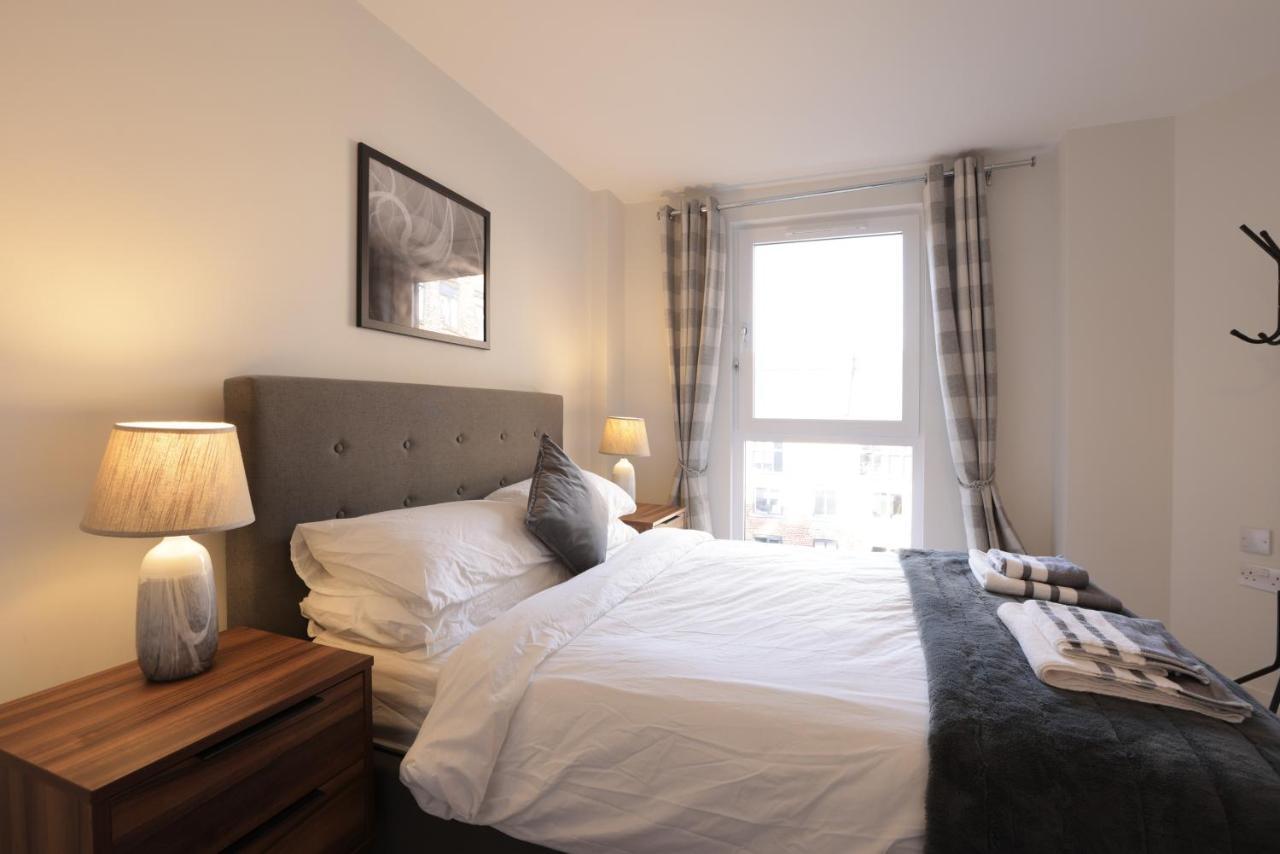 Southbank Leeds Apartment. New! With Free Parking