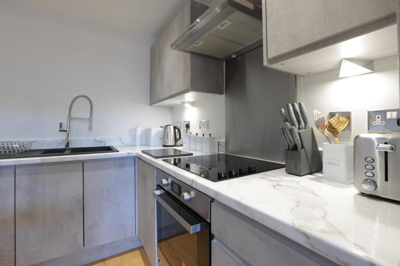 Southbank Leeds Apartment. New! With Free Parking Apartment *
