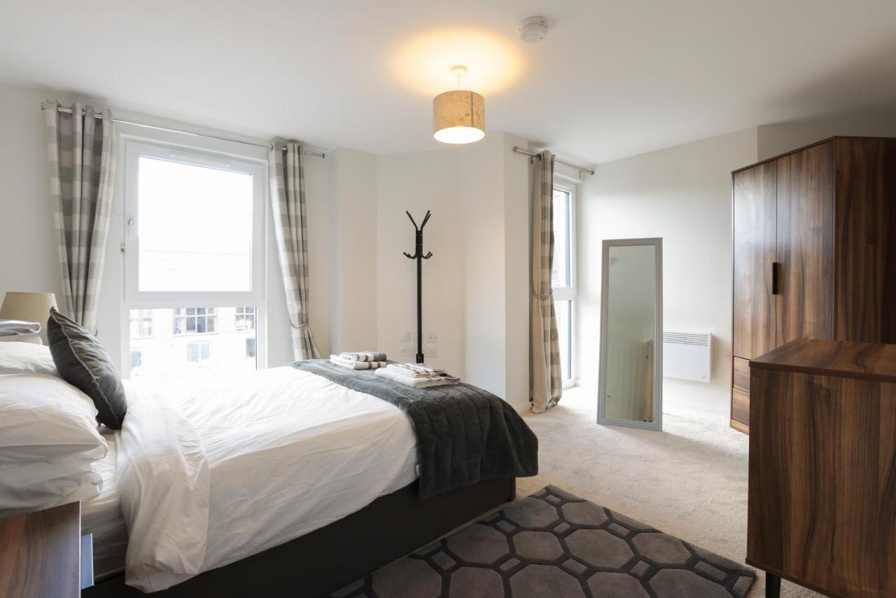 Southbank Leeds Apartment. New! With Free Parking