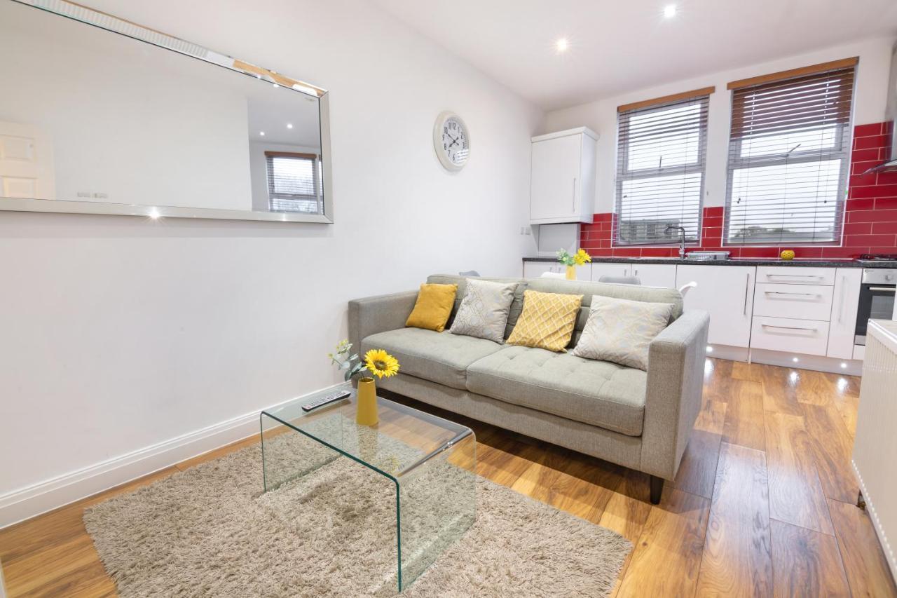 Modern Close To City Centre With Parking Apartment