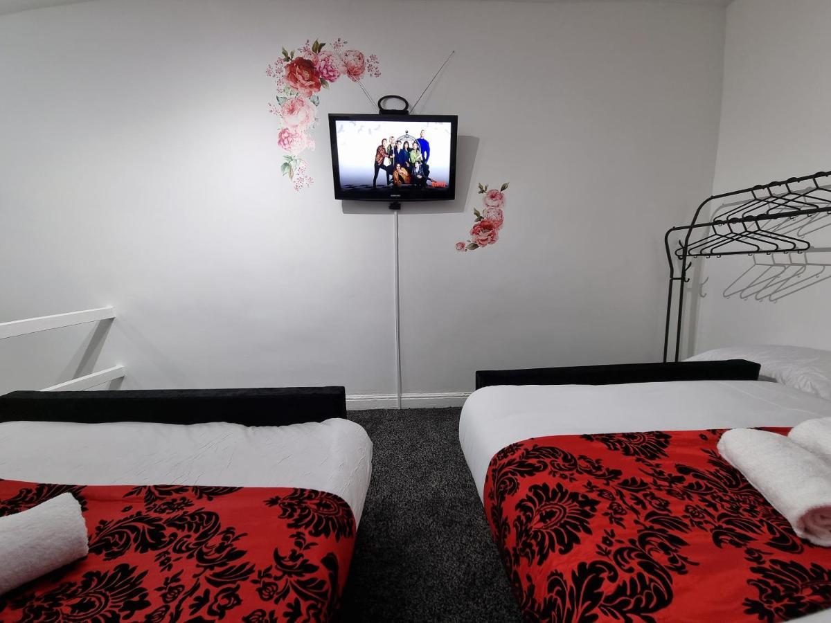 Holiday home *11br* Setup For Your Amazing Relaxed + Free Parking + Free Fast Wifi *