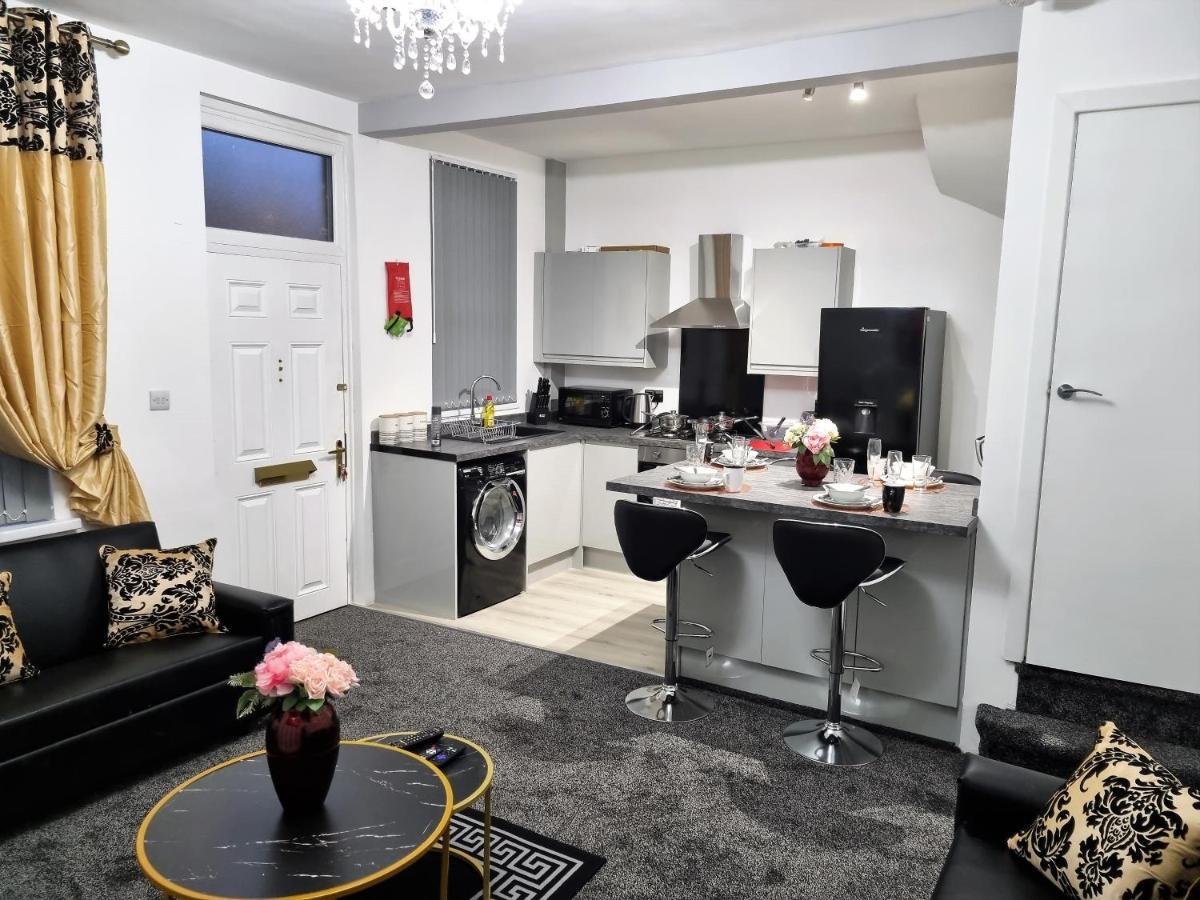 *11br* Setup For Your Amazing Relaxed + Free Parking + Free Fast Wifi * * Leeds (West Yorkshire)