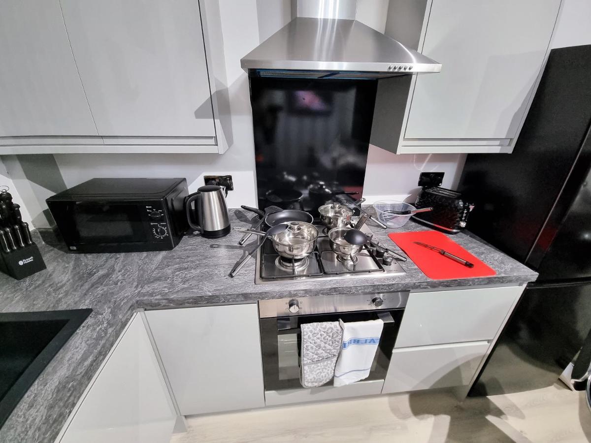Holiday home *11br* Setup For Your Amazing Relaxed + Free Parking + Free Fast Wifi * *
