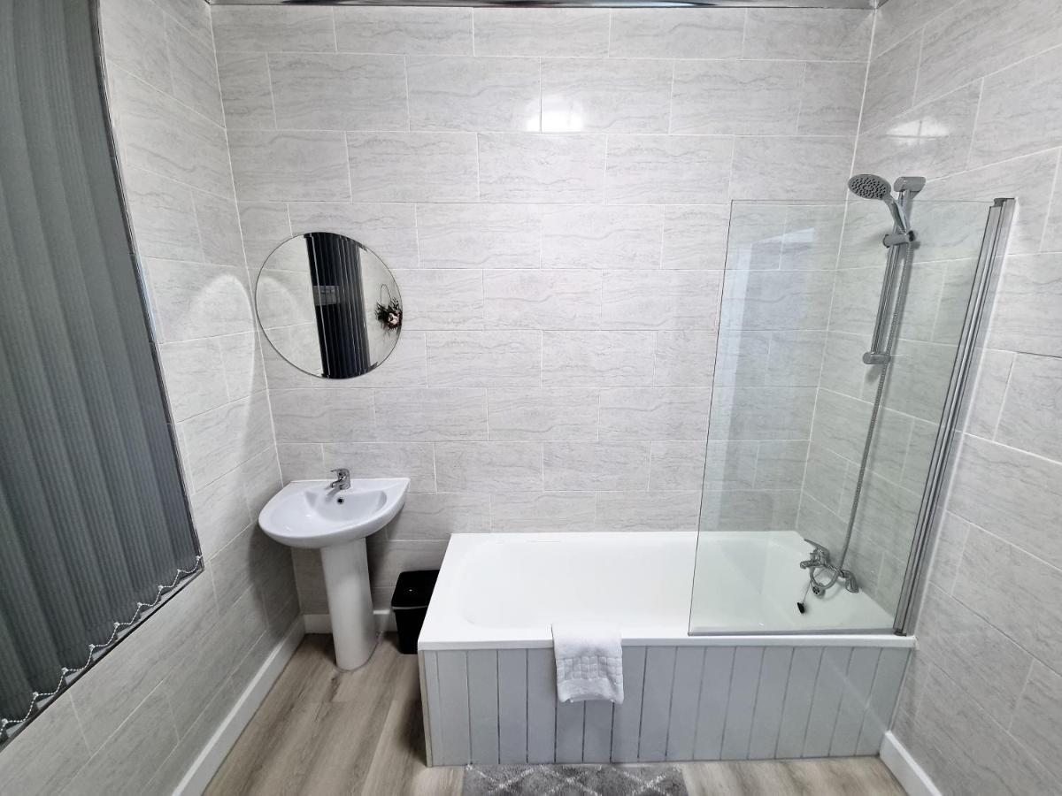 *11br* Setup For Your Amazing Relaxed + Free Parking + Free Fast Wifi * * Leeds (West Yorkshire)