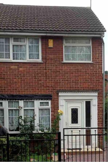 Princess 3 Bedroom House + Offstreet Parking +wifi *