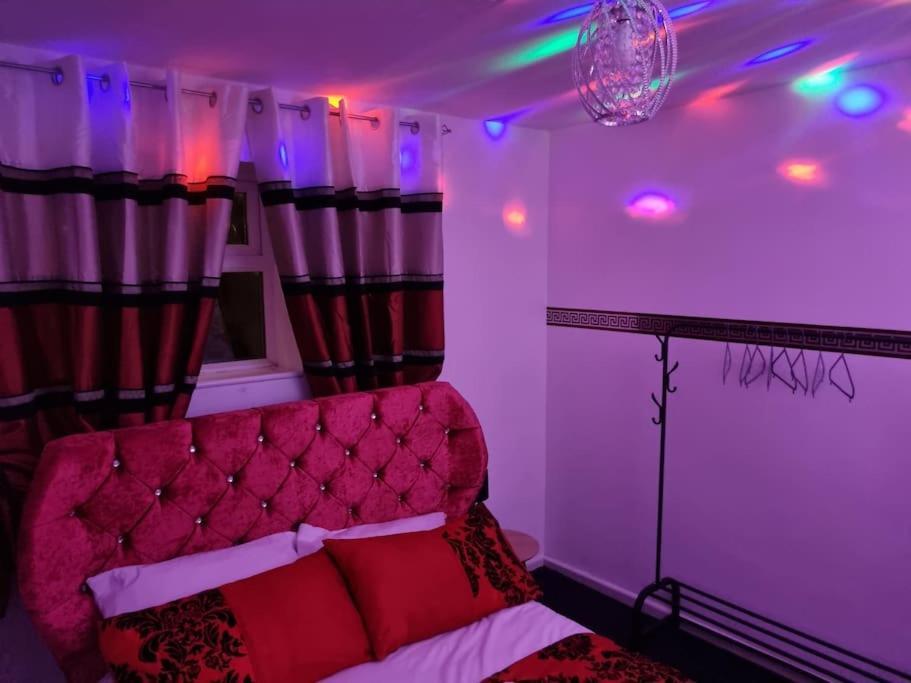Holiday home *c.sani* Setup For Your Relaxed & Amazing + Free Parking + Free Fast Wifi * Leeds (West Yorkshire)