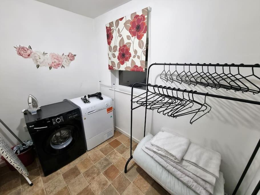 *c.sani* Setup For Your Relaxed & Amazing + Free Parking + Free Fast Wifi * * Leeds (West Yorkshire)