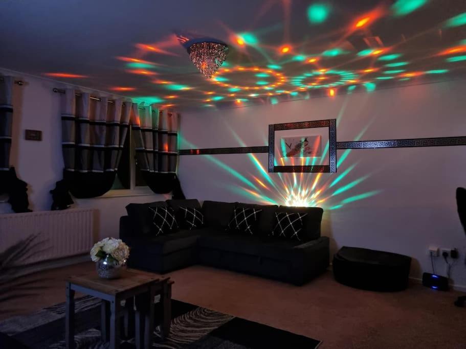 *c.sani* Setup For Your Relaxed & Amazing + Free Parking + Free Fast Wifi * * Leeds (West Yorkshire)