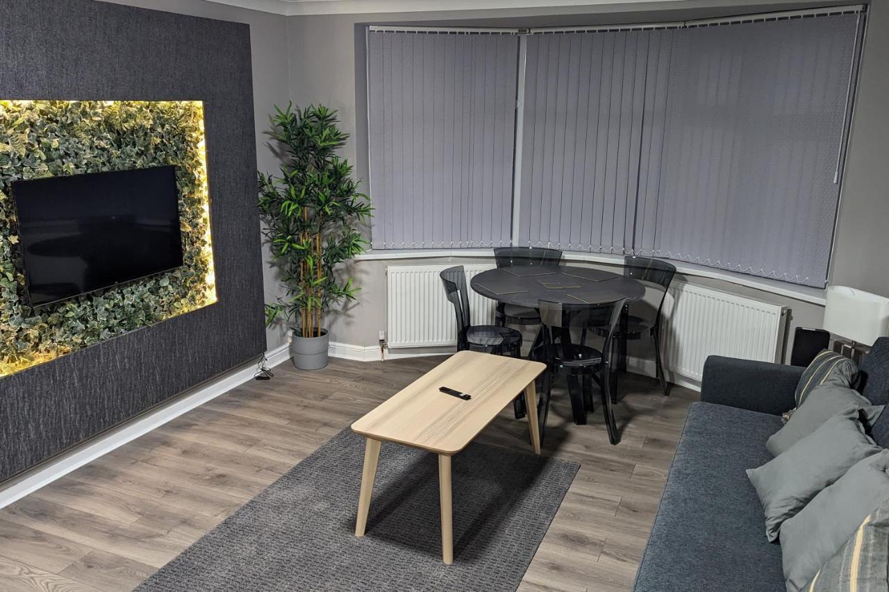 Apartment 2, Oakwood *