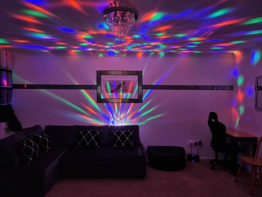 Holiday home *c.sani* Setup For Your Relaxed & Amazing + Free Parking + Free Fast Wifi * Leeds (West Yorkshire)