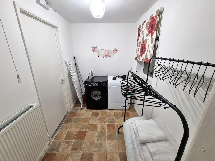 *c.sani* Setup For Your Relaxed & Amazing + Free Parking + Free Fast Wifi * Leeds (West Yorkshire)