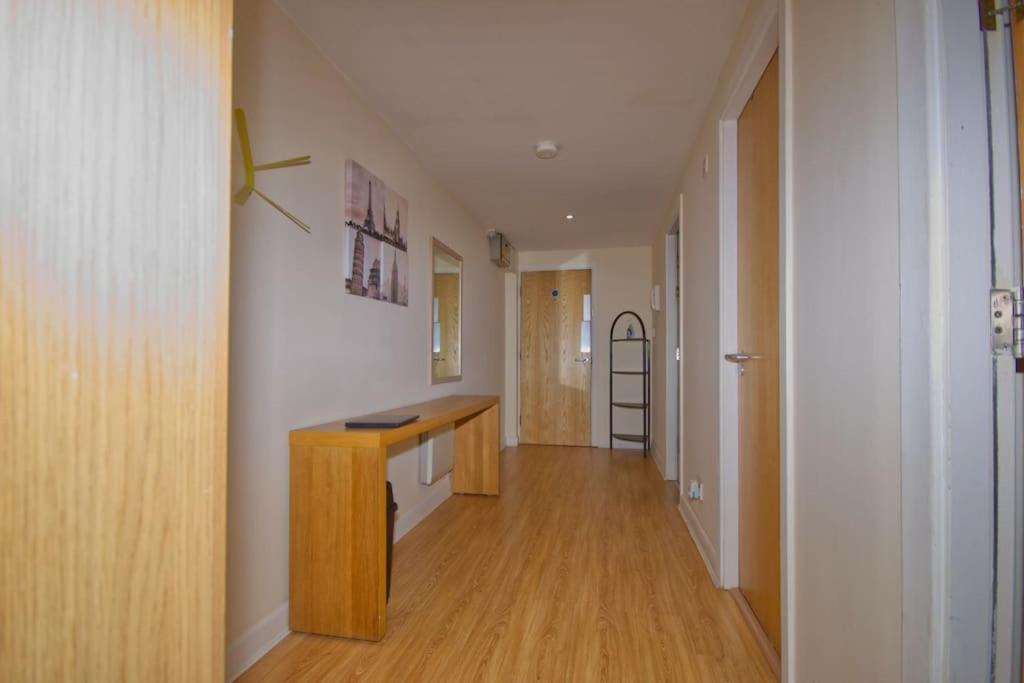 Alluring 2 Bedroom Centre Apartment- Self Check-in,balconied *