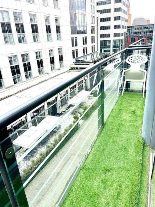Alluring 2 Bedroom Centre Apartment- Self Check-in,balconied Leeds (West Yorkshire)