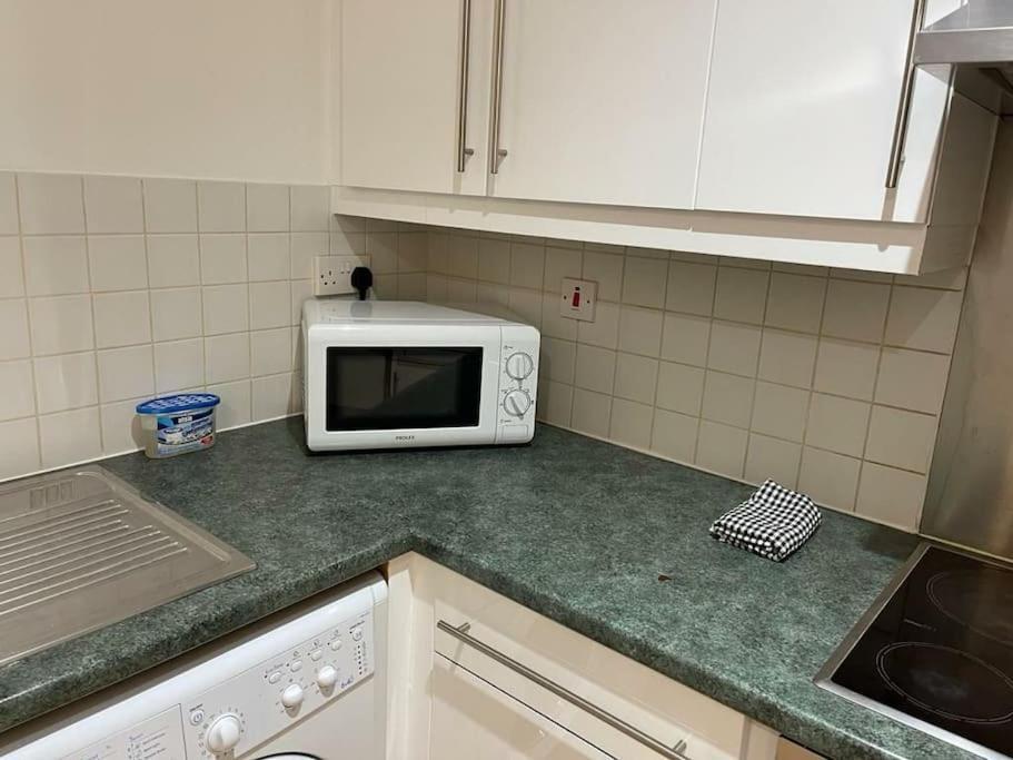 Apartment Alluring 2 Bedroom Centre Apartment- Self Check-in,balconied *