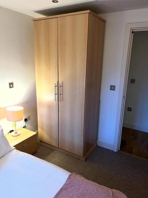 Leeds Clarence Dock 2 Bedroom Apt Apartment *