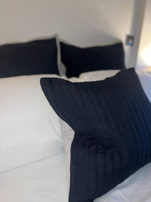 Leeds Clarence Dock 2 Bedroom Apt Apartment *