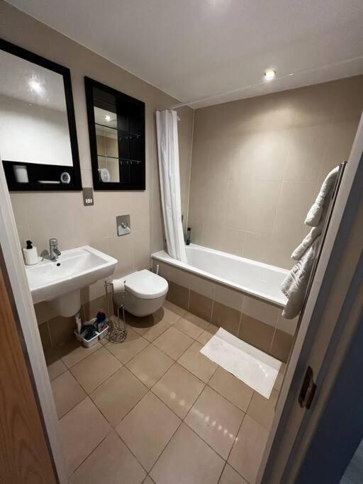 Leeds Clarence Dock 2 Bedroom Apt Leeds (West Yorkshire)