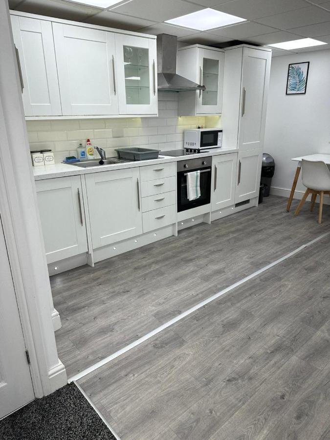 Huge Close To Centre With Free Secure Parking Leeds (West Yorkshire)