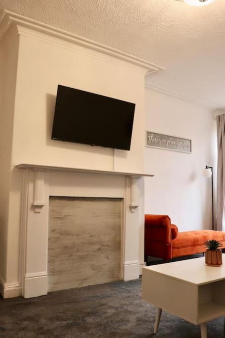 Apartment Charming 3 Bedroom Free Wifi & Parking