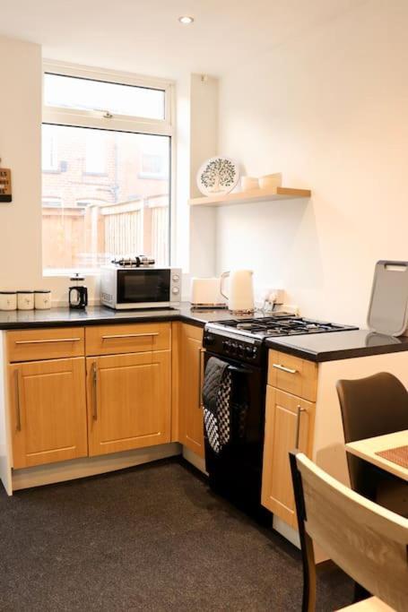 Charming 3 Bedroom Free Wifi & Parking