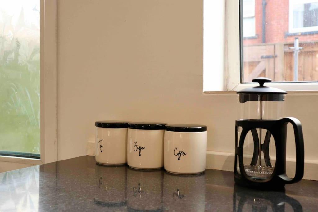 Charming 3 Bedroom Free Wifi & Parking Apartment Leeds (West Yorkshire)