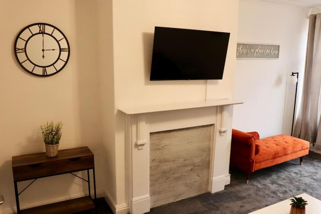 Charming 3 Bedroom Free Wifi & Parking *