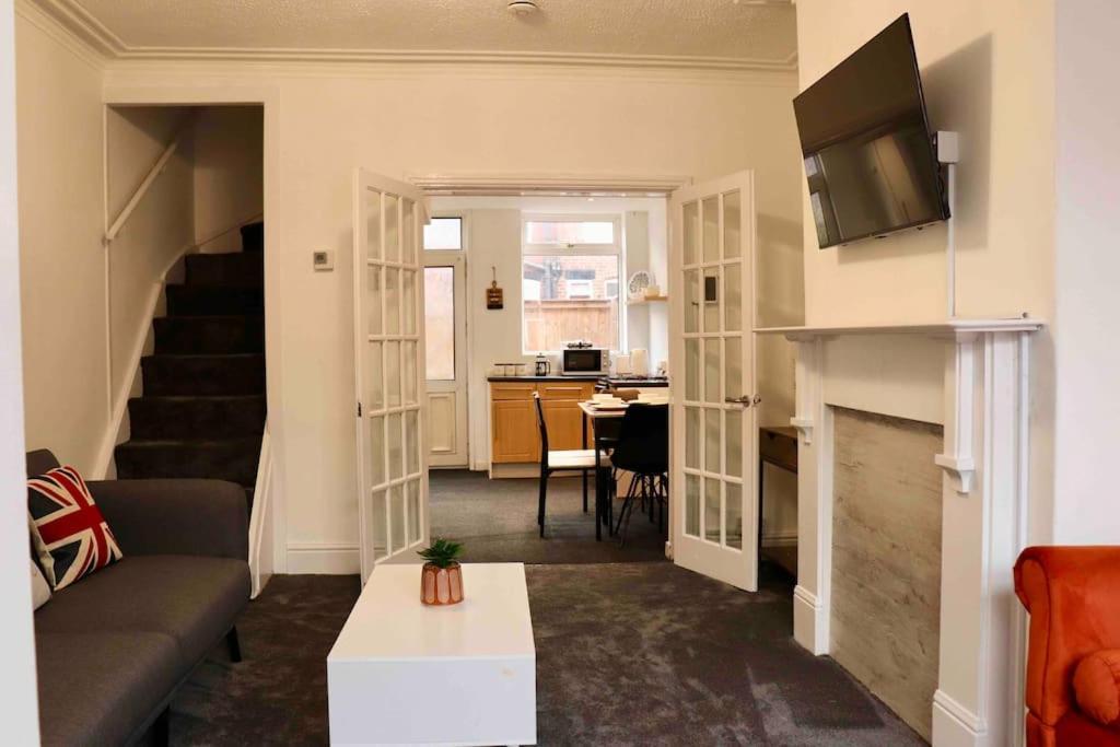 Charming 3 Bedroom Free Wifi & Parking