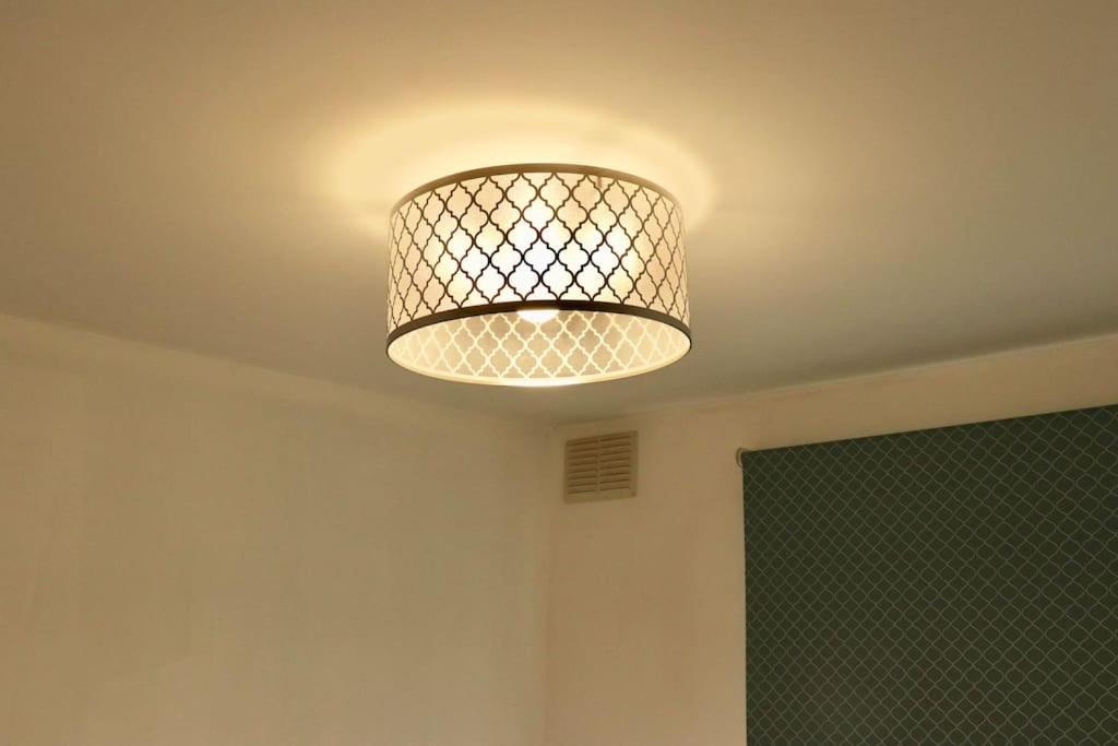 Apartment Charming 3 Bedroom Free Wifi & Parking