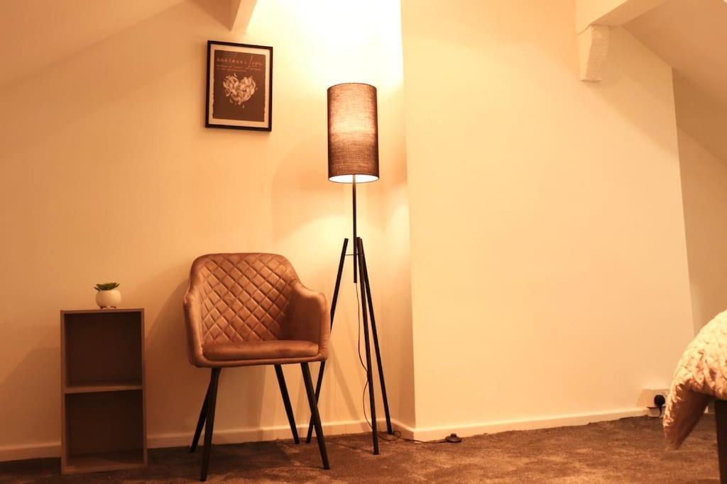 Charming 3 Bedroom Free Wifi & Parking * Leeds (West Yorkshire)