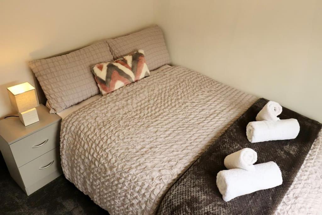 Charming 3 Bedroom Free Wifi & Parking Leeds (West Yorkshire)