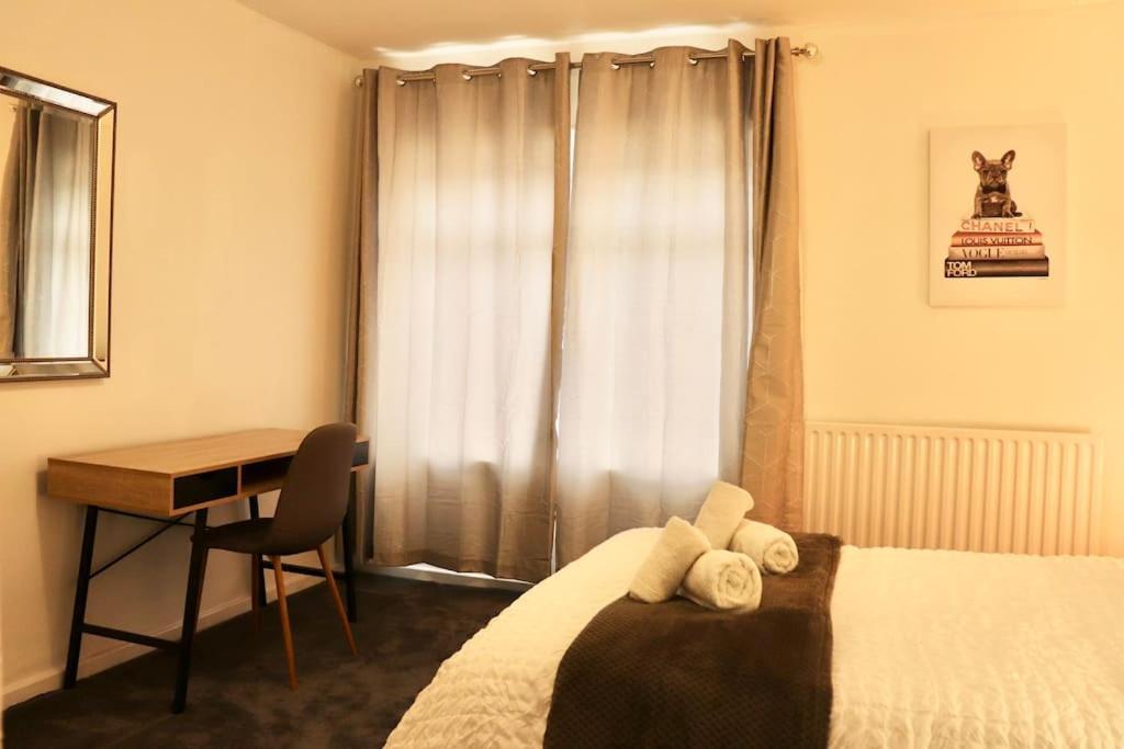 Charming 3 Bedroom Free Wifi & Parking Leeds (West Yorkshire)