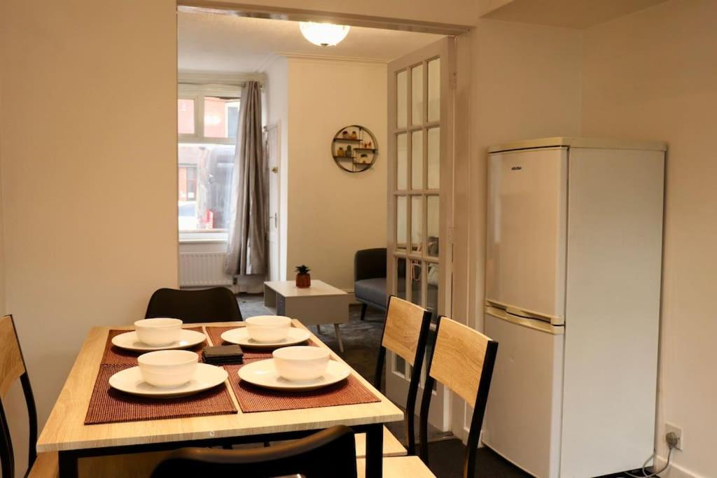 Charming 3 Bedroom Free Wifi & Parking *