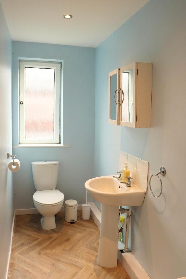 Charming 3 Bedroom Free Wifi & Parking *