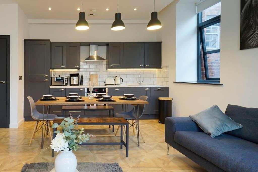 Stylish & Elegant Centre Apartment